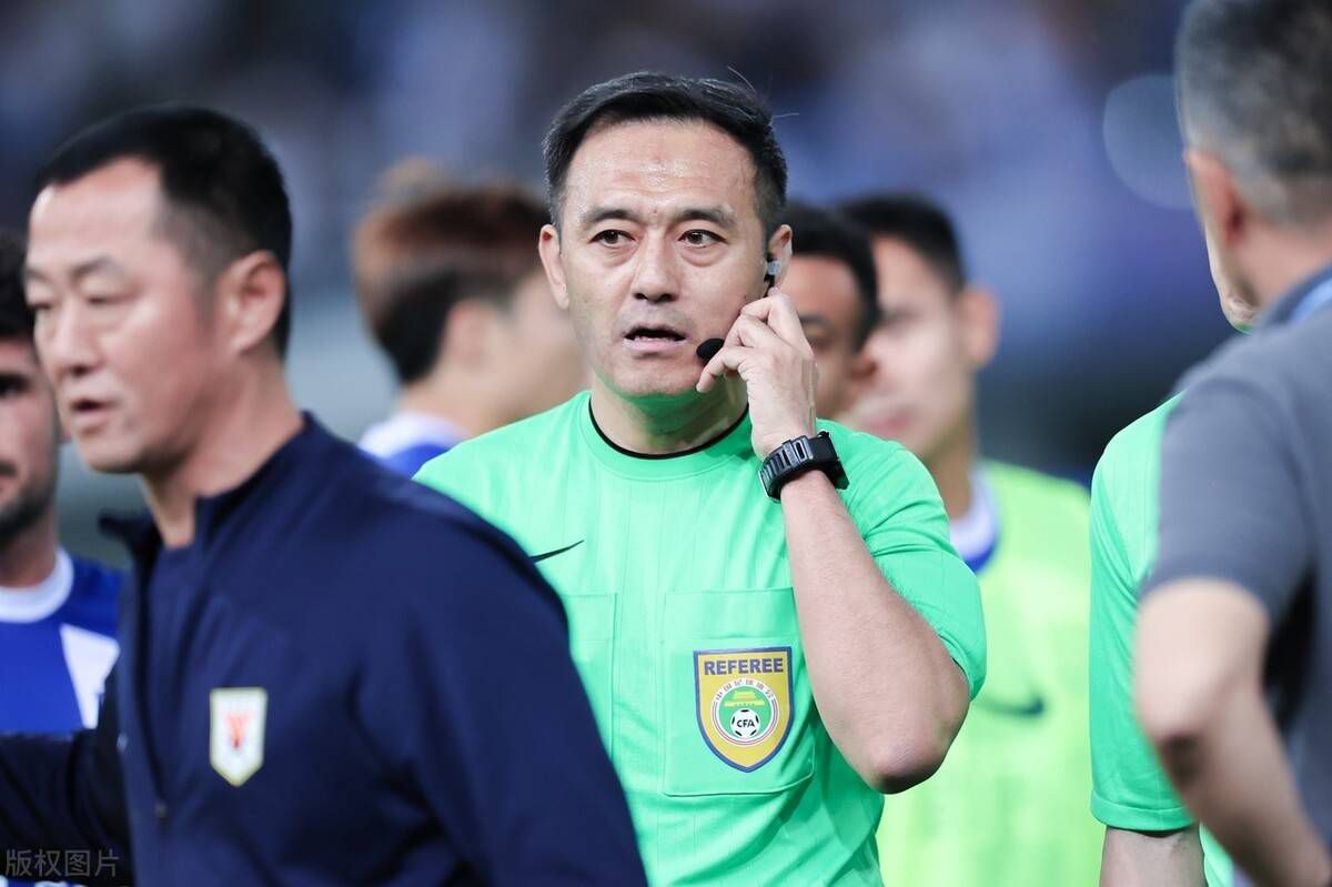 这是四大影视高校校长首次电影节同框，齐聚长影节论坛